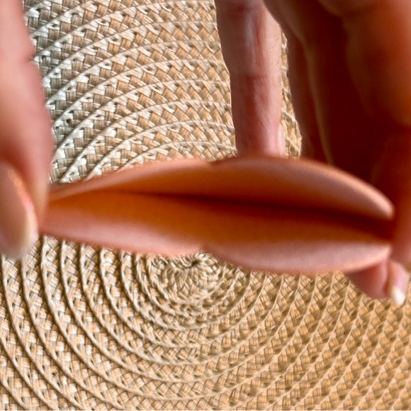 Hand-Painted Leather Heart Bookmark Clip – Blush Pink Floral Corner Page Marker - Picture 4 of 7